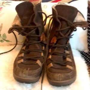 Merrell Dark Earth performance ladies boots in very good condition.